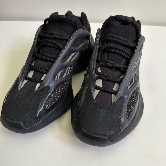 Yeezy 700 V3 'Dark Glow - Picture 3 of 5